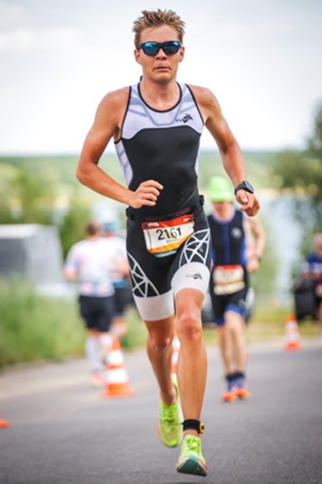 Maurice Curth beim Laufen im Triathlon