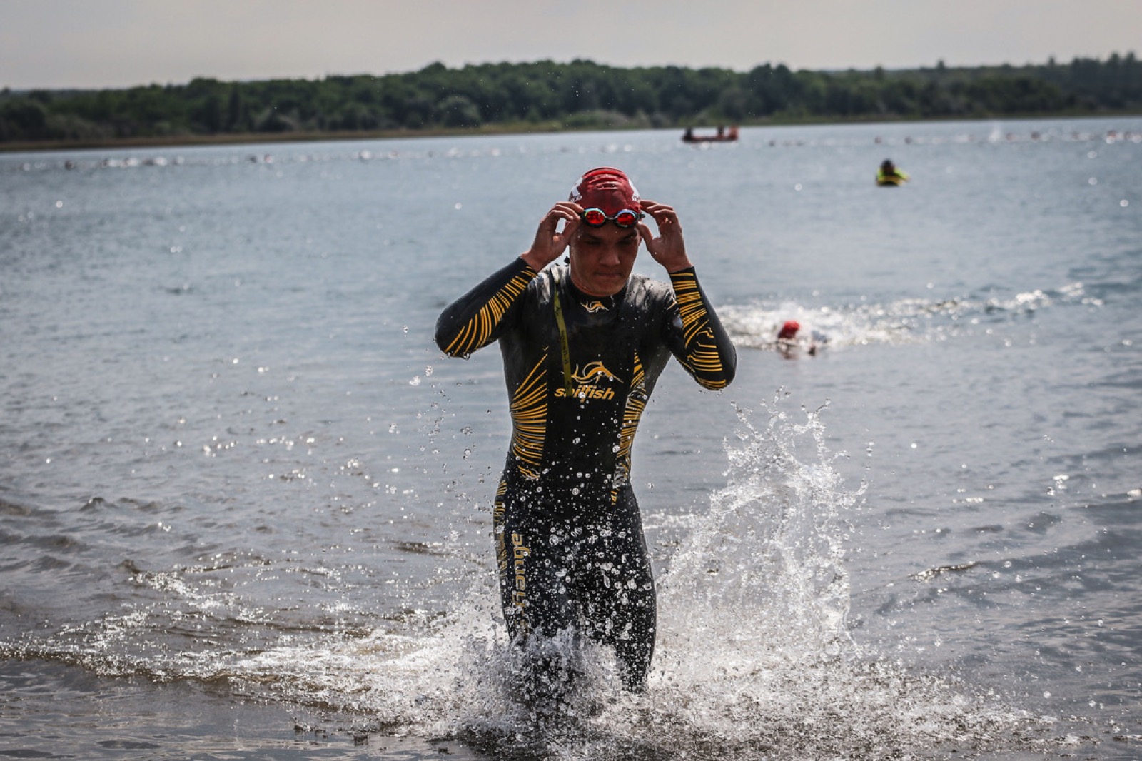 Maurice Curth beim Schwimm-Ausstieg im Wettkampf